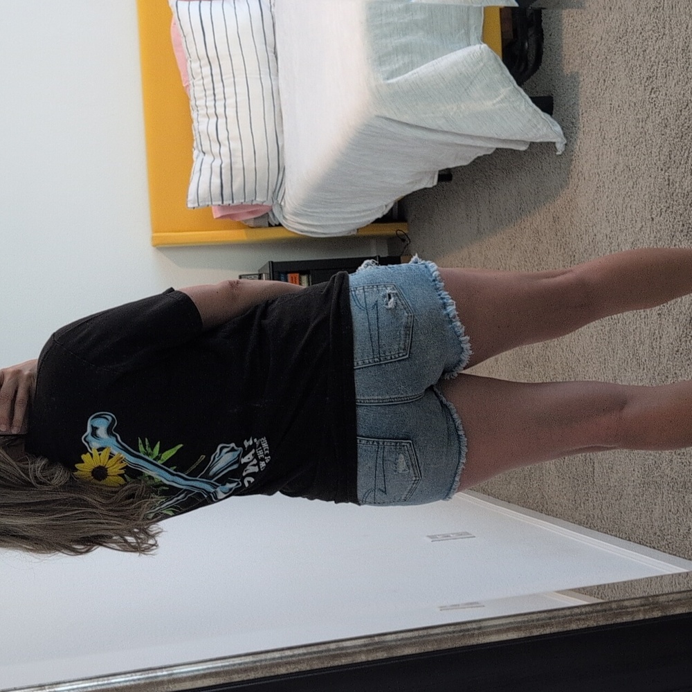 Vans Black T-Shirt with Bone and Floral Daisy Design Gender Neutral size Medium - Picture 11 of 16